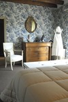 Blancafort pres aubigny sur nere. Mobilier de la chambre d' hotes Agneau